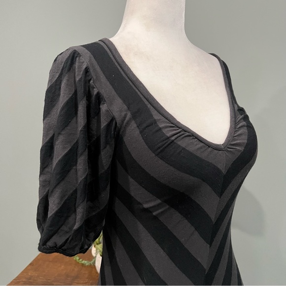 Eyeshadow Striped T-Shirt - Picture 5 of 12